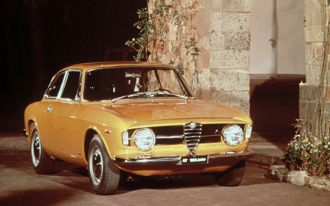 1695759-Alfa_Romeo-Giulia_Coupe_1300_GT_Junior-1966-1280-021.jpg