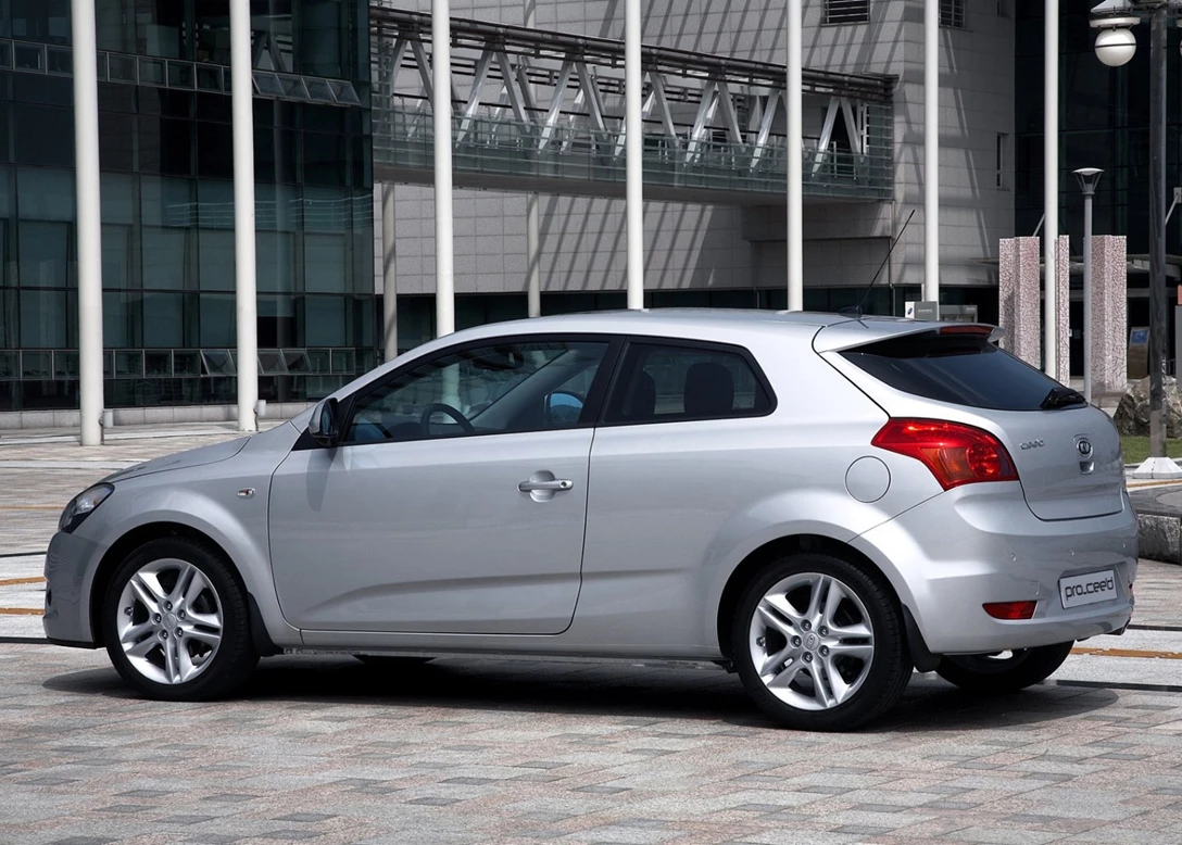1599452-Kia-Pro-cee-d-2008-1600-37.jpg