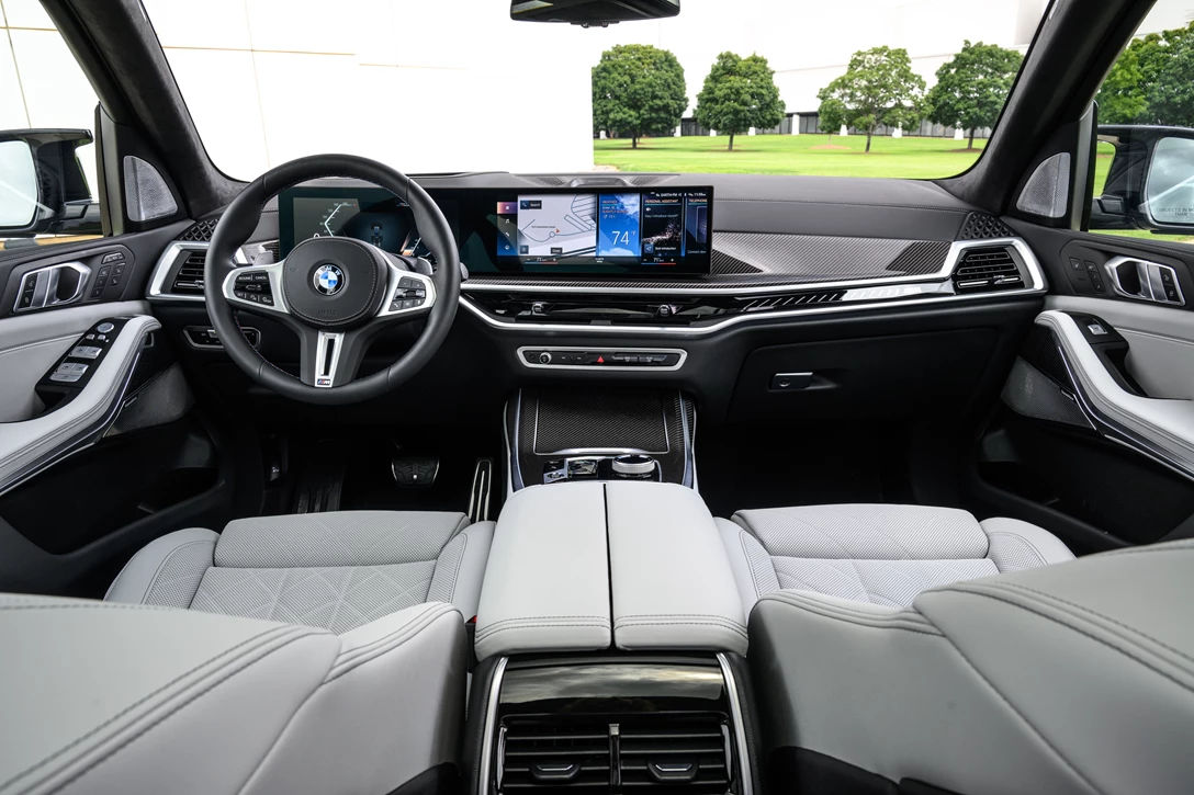 1670017-BMW X7 M60i Frozen Pure Grey066.jpg