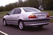 Toyota-Avensis-1998-2003-05.jpg