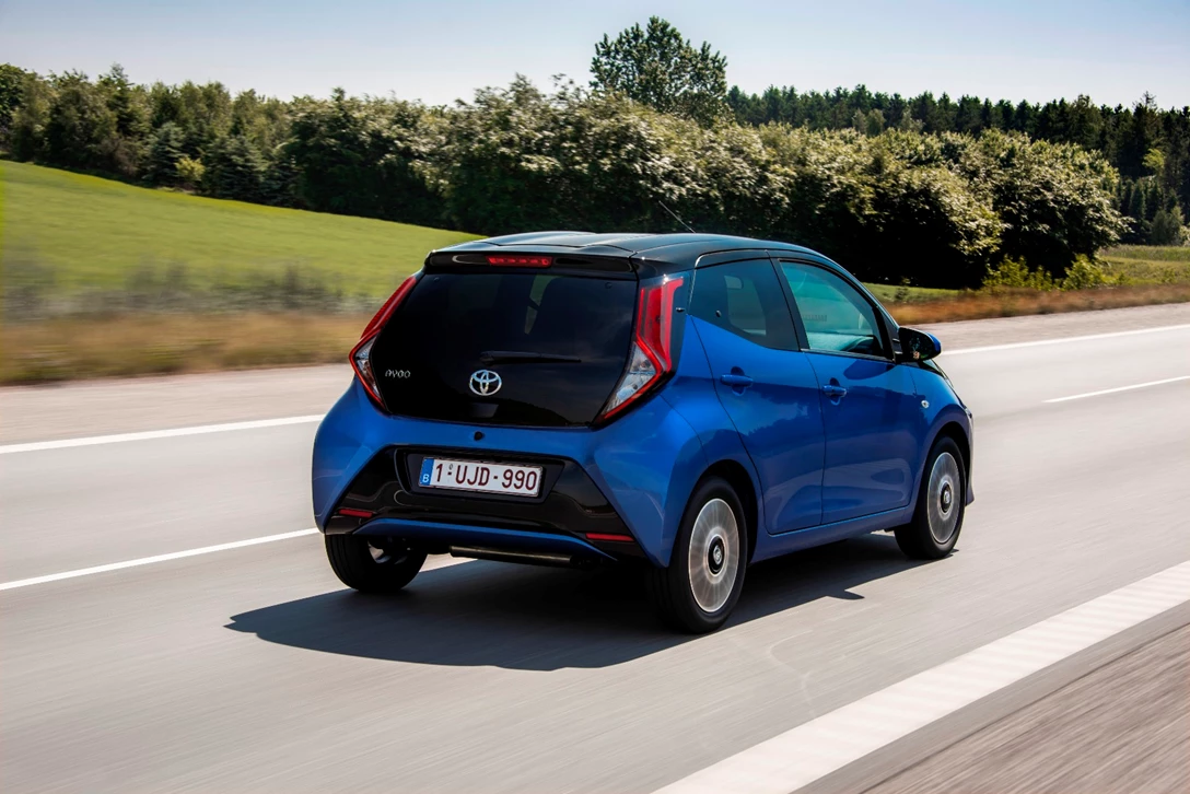 1597143-AYGO_Blue_011.JPG