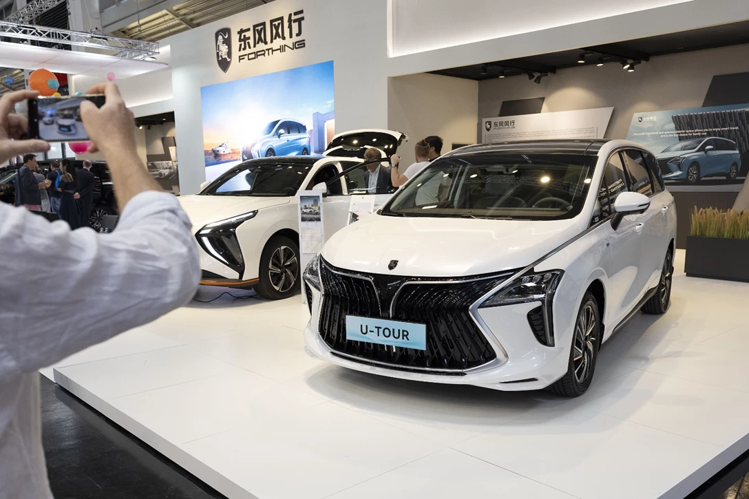 1688046-FORTYHINGS U-TOUR-min.jpg