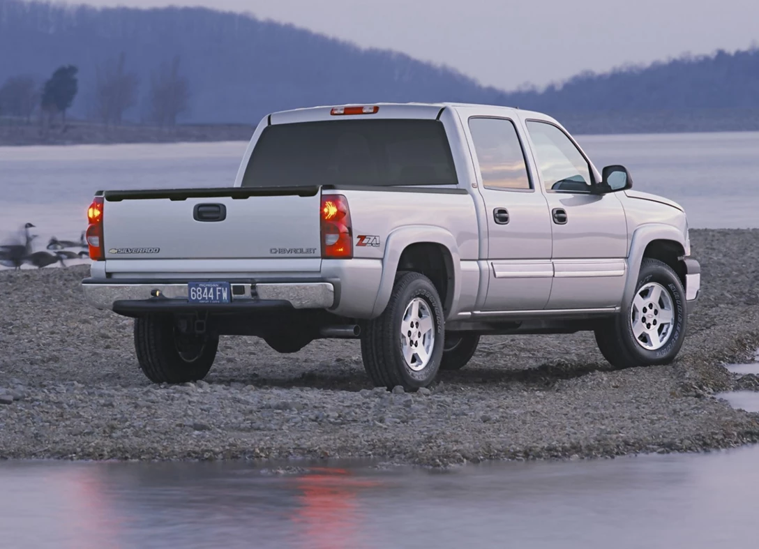 1600751-Chevrolet-Silverado-2004-1600-0a.jpg