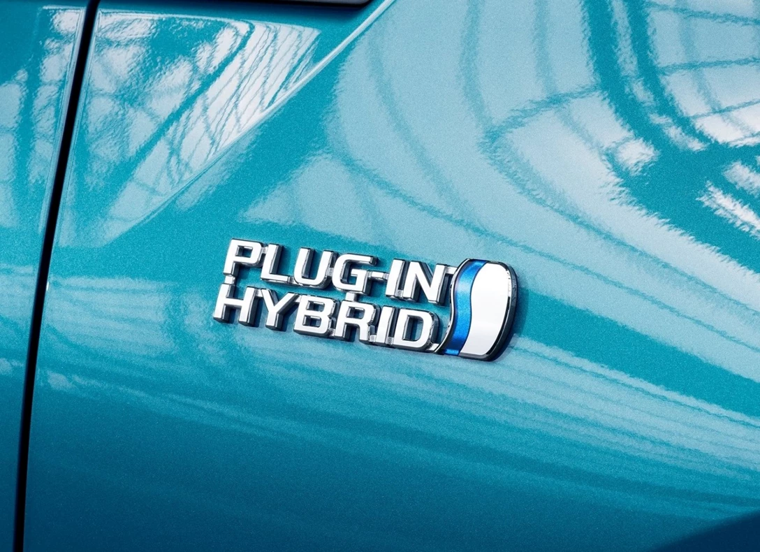 1653915-Toyota-Prius_Plug-in_Hybrid-2022-06.jpg
