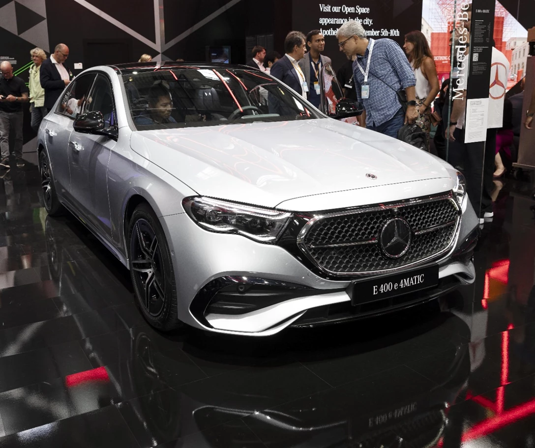 1688050-MERCEDES E CLASS-min.jpg