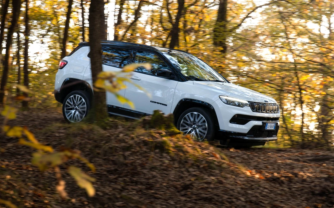 1696962-NewJeepCompassMY24 (2)-min.jpg