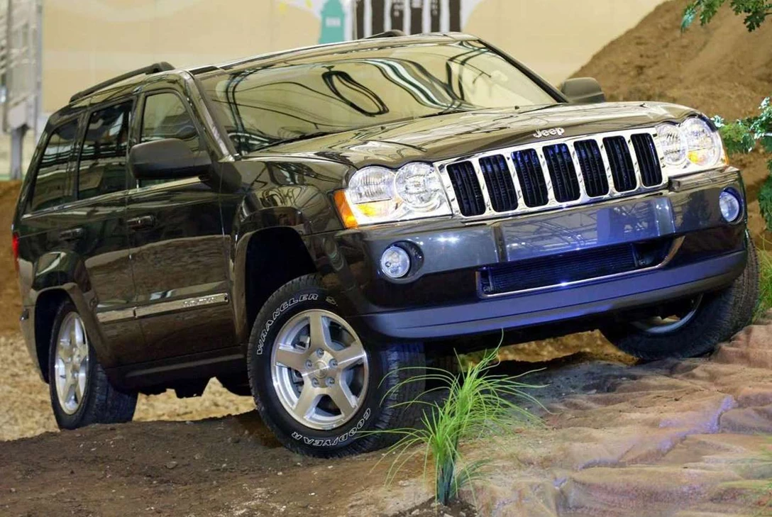 1682116-Jeep-Grand_Cherokee_5.7_Limited-2005-1280-03.jpg