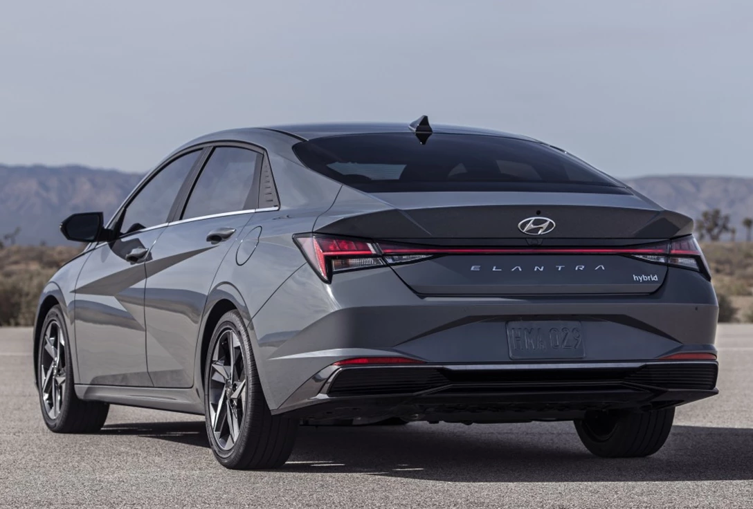 1692434-Hyundai-Elantra-Hybrid-2024-03.jpg