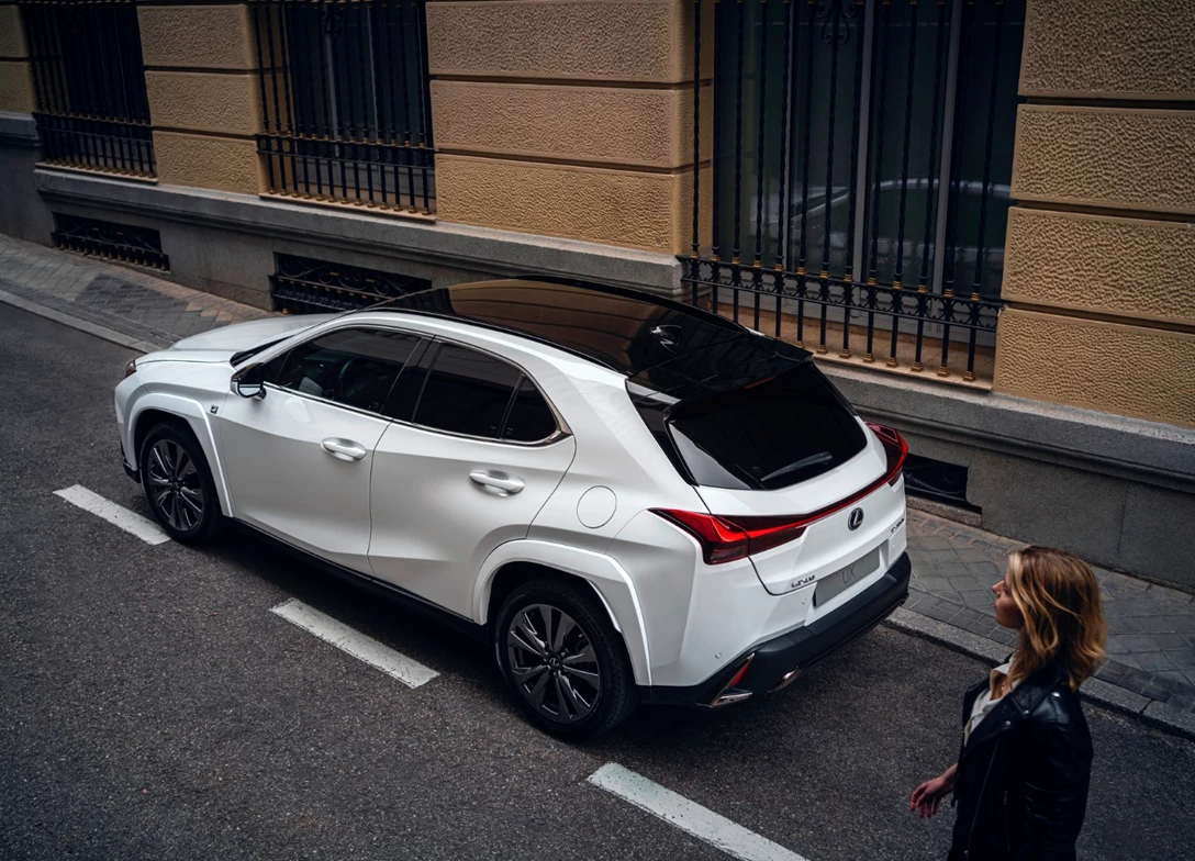 1708422-Lexus-UX-2025-03.jpg
