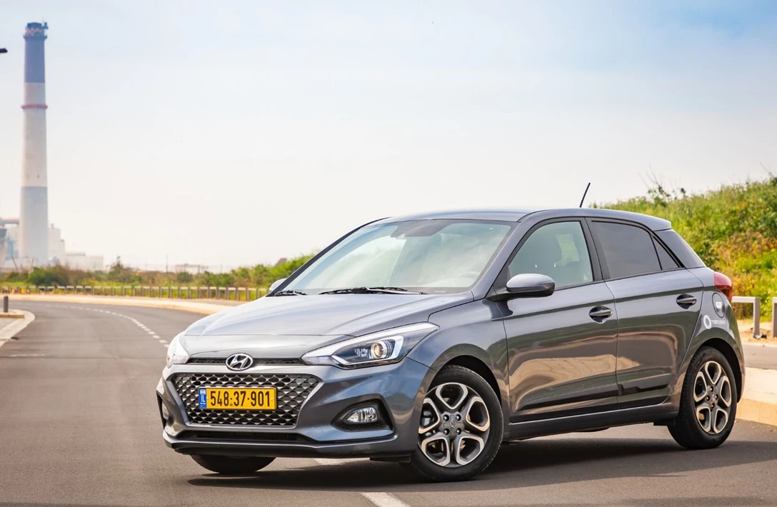 1618402-04-hyundai i20 (1).jpg