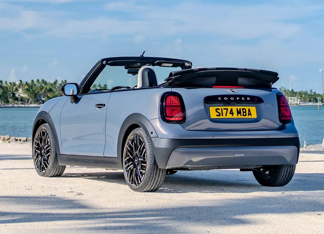 1704160-Mini-Cooper_S_Convertible-2024-03.jpg