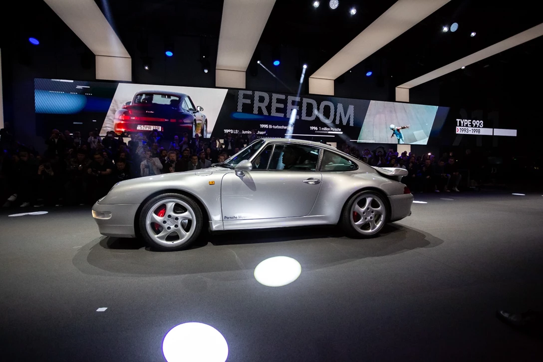 1607653-PORSCHE_992_World_Premiere_PECLA_024.jpg