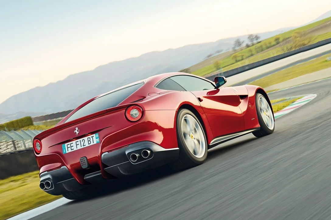 פרארי F12