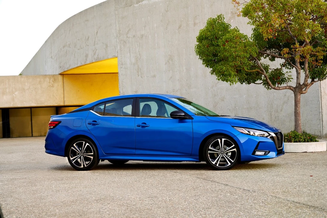 1625806-2019 Nissan Sentra B-1.jpg