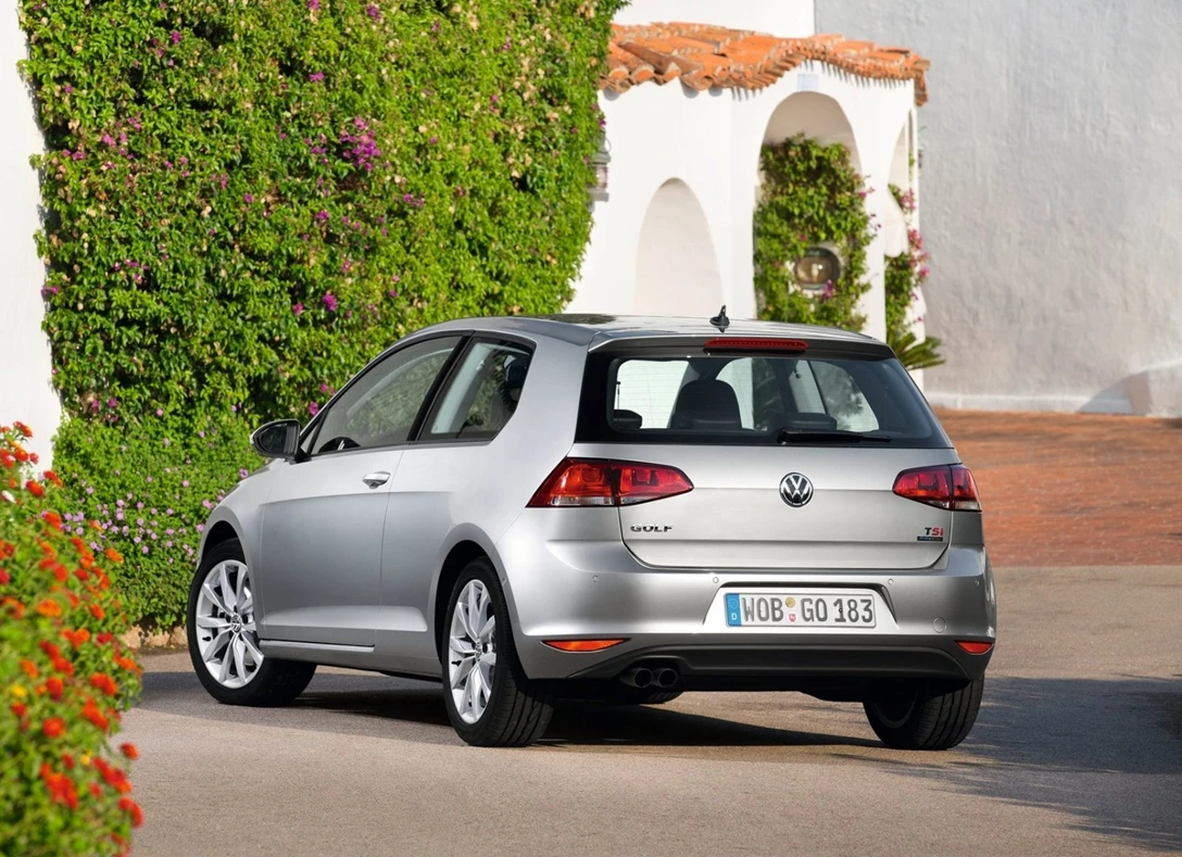 1670263-Volkswagen-Golf-2013-03.jpg