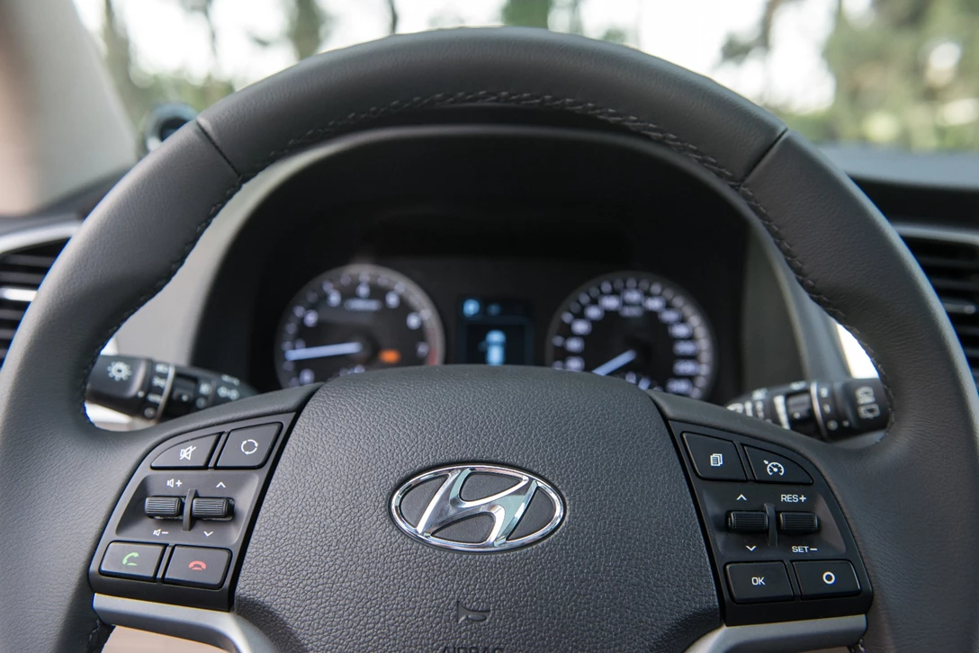 1594287-השוואתי פנאי - יונדאי טוסון מול מאזדה CX-5 מול פיגו 3008 מול קיה ספורטאז (16).jpg