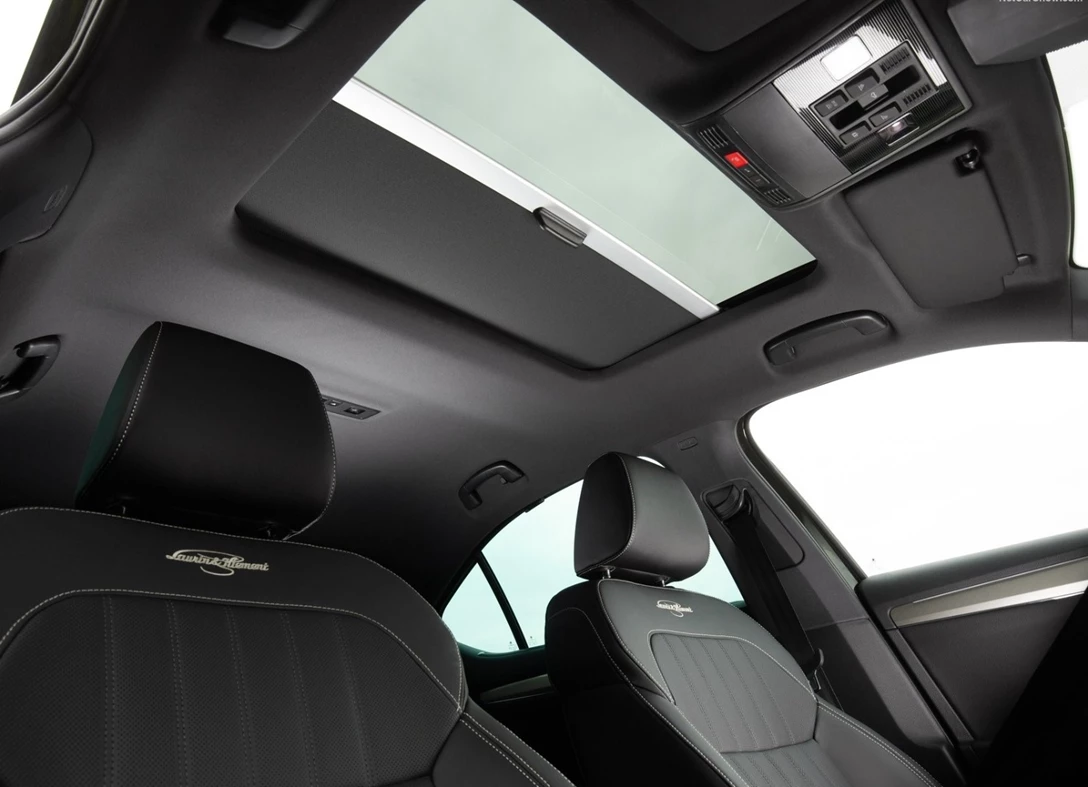 1639458-Skoda-Superb-2021-10.jpg