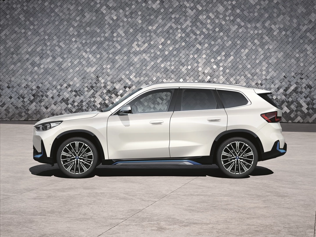 1672358-bmw ix1 (8).jpg