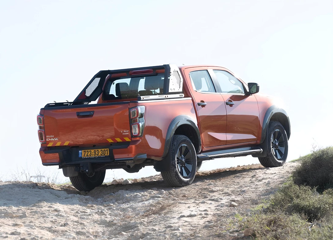1698962-Isuzu-D-Max-2024-02-YP.jpg