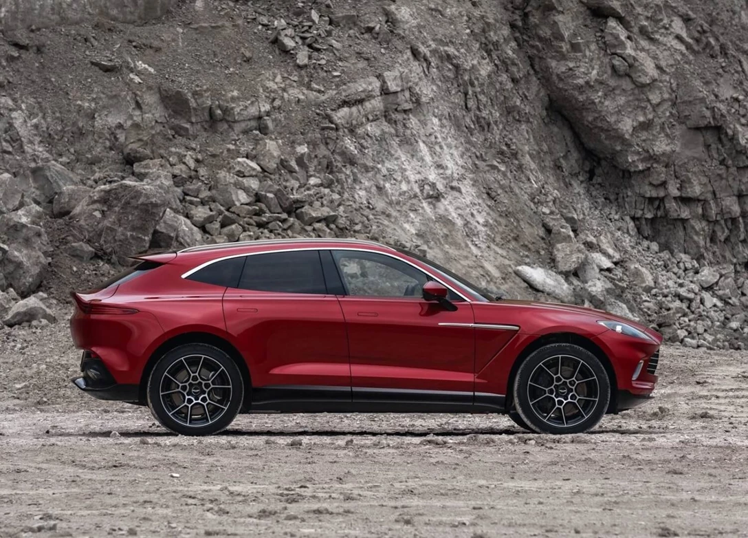 1625882-Aston_Martin-DBX-2021-03.jpg
