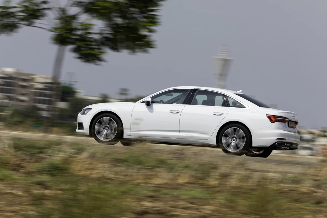 1605617-אודי A6 (2).JPG