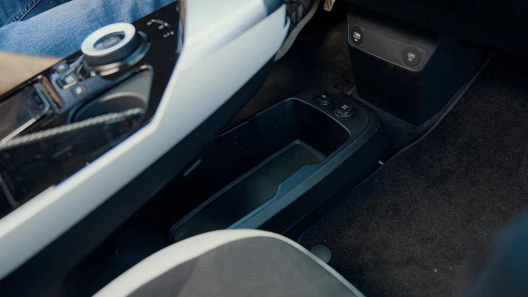 1679113-KIA EV6.00_05_00_01.Still009 copy-min.jpg