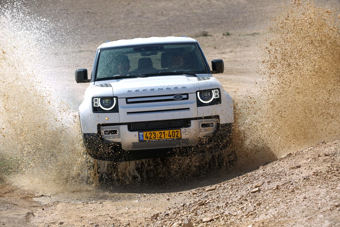 1640618-מסע לרגל השקת הדיפנדר הקצר בישראל, צילום רונן טופלברג (18).jpg