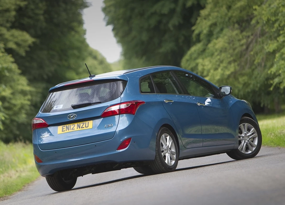 1690674-Hyundai-i30_Wagon-2012-02.jpg