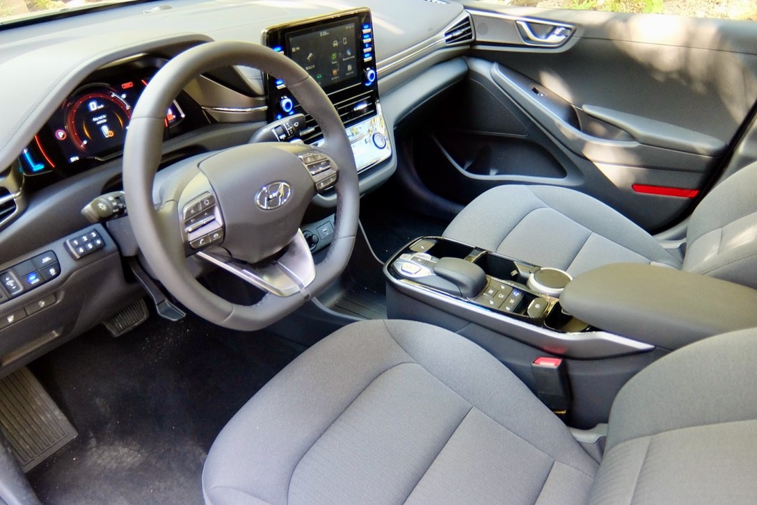 1635688-יונדאי איוניק חשמלית מתיחת פנים מבחן דרכים - 5.jpeg