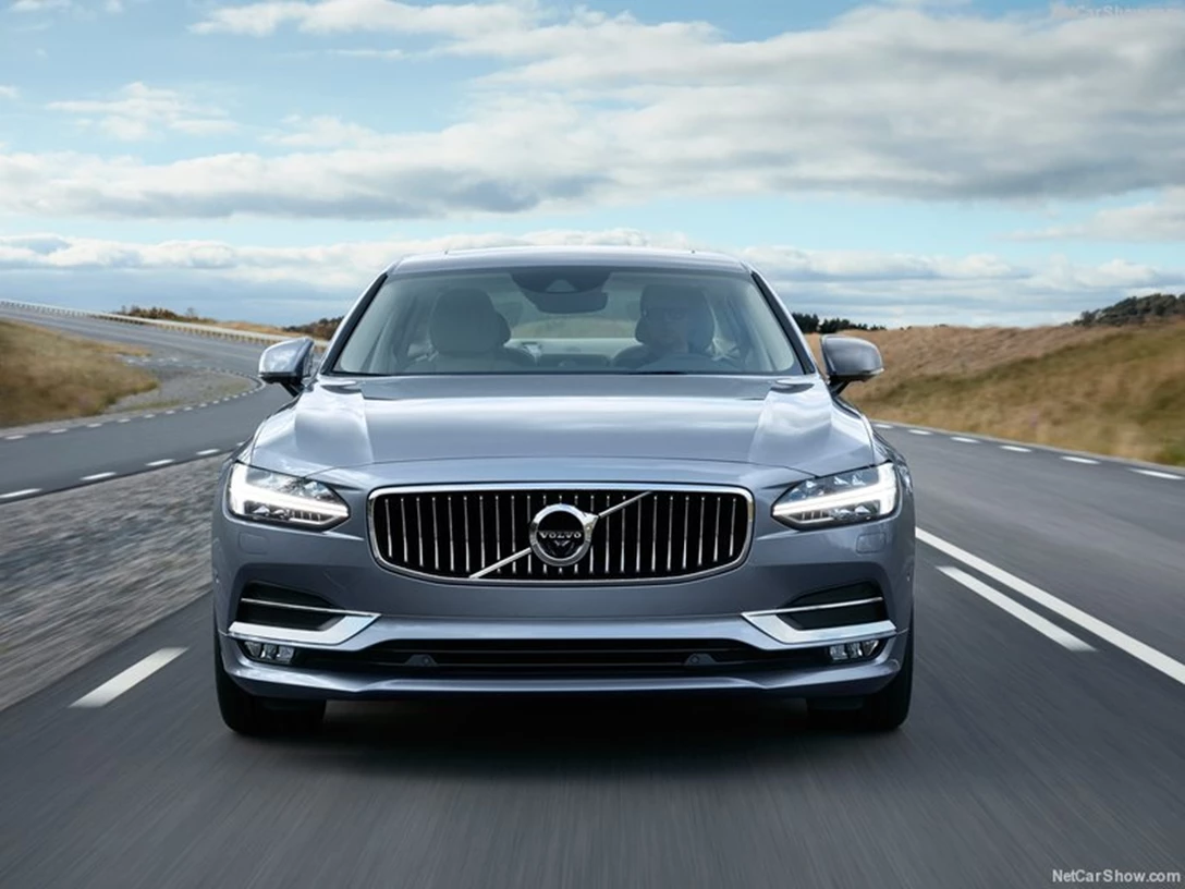 1588971-Volvo-S90 4.jpg