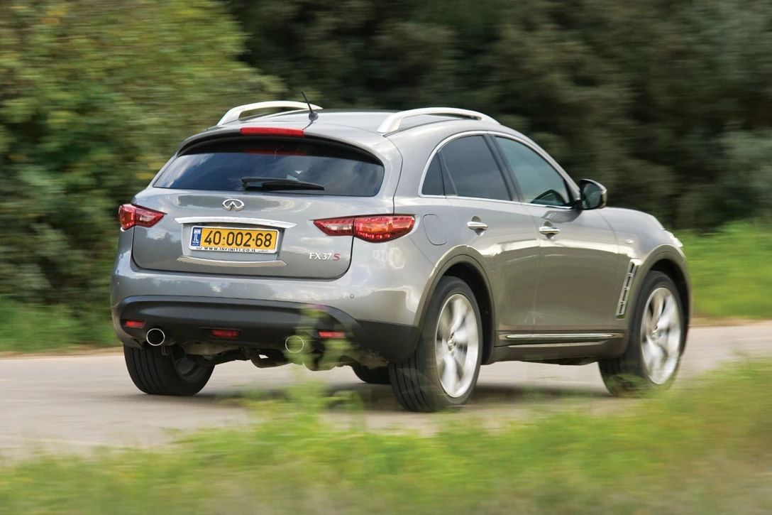 1669438-Infiniti FX Big 01.jpg