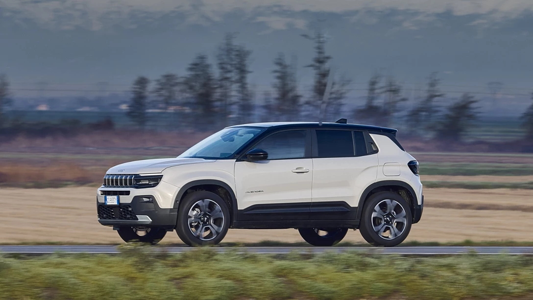 1695788-JeepAvengere-hybrid (2)-min.jpg