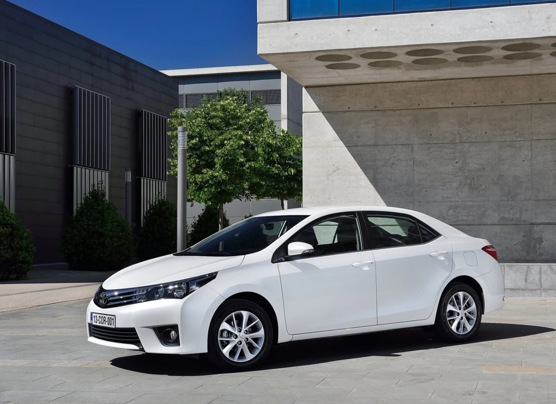 1647255-Toyota-Corolla_EU-Version-2014-03.jpg