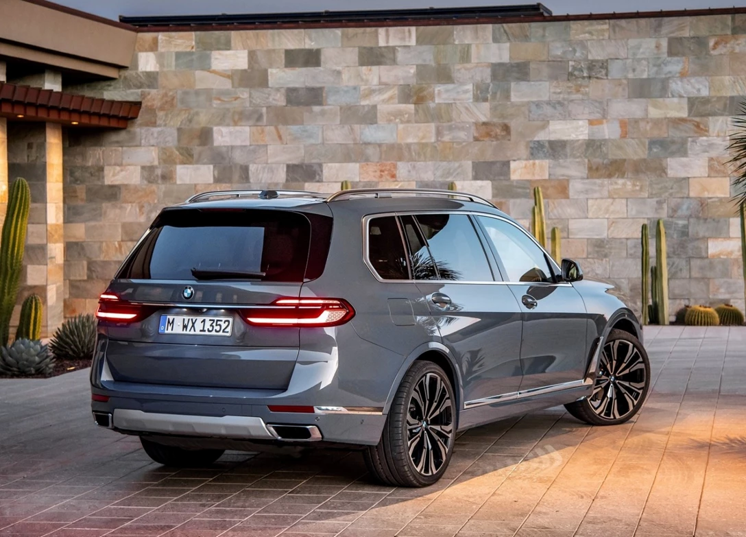 1684229-BMW-X7-2023-03.jpg