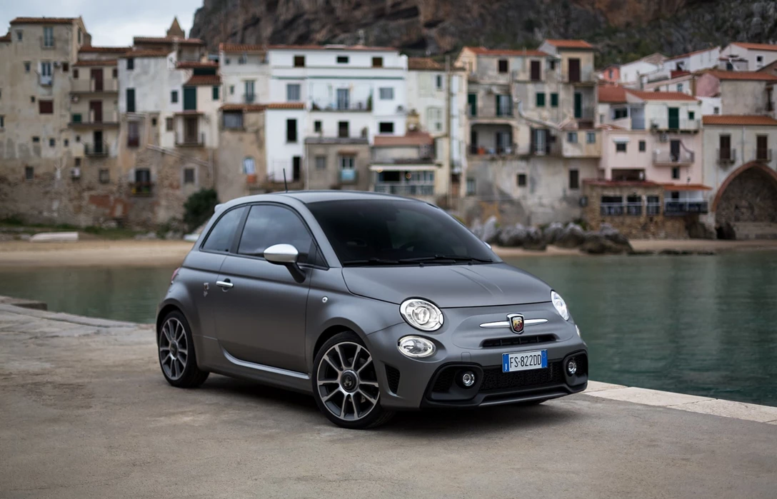 1664110-abarth-2017-02.jpg
