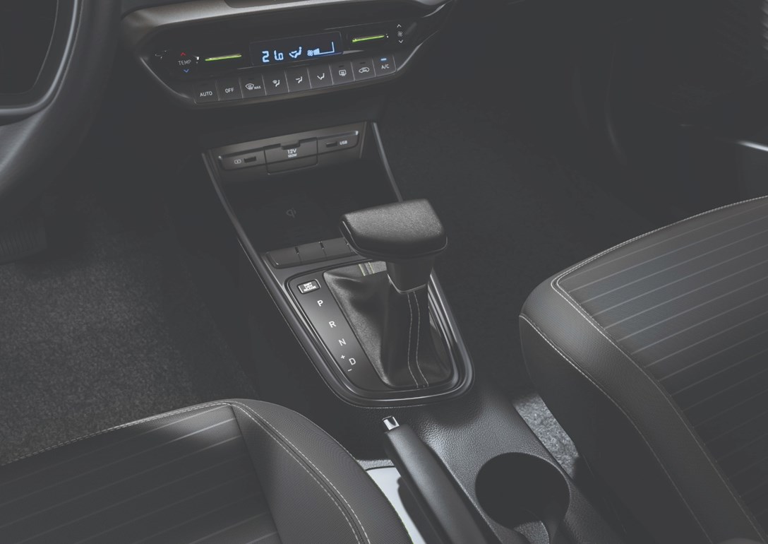 1690377-BC3_5DR_TopTrim_DG09-01_INT_centre-console_auto_rgb_v01_w3c copy.jpeg