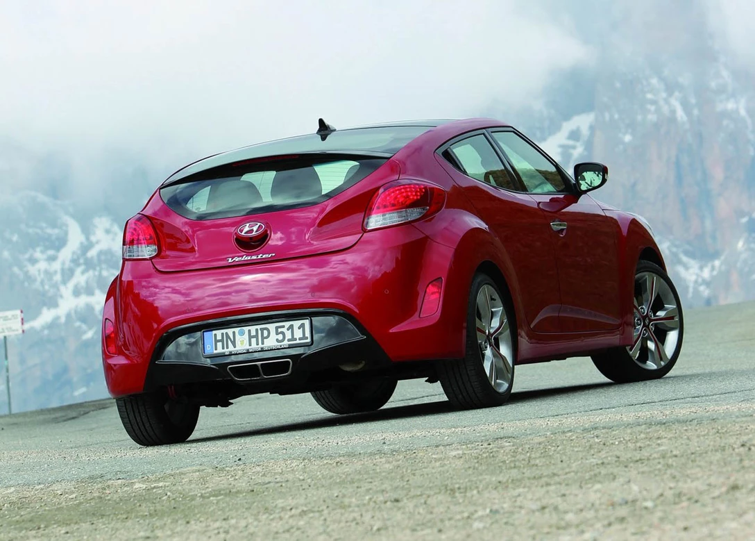 1701895-Hyundai-Veloster-2012-1280-436e46c581fd2a70378962acd5e63c3afc.jpg