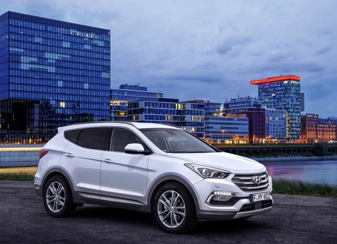 1642921-Hyundai-Santa_Fe-2016-05.jpg