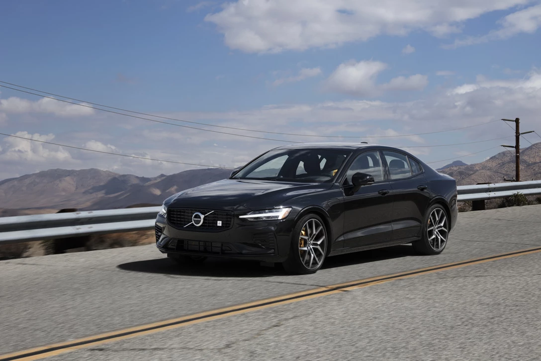 1605659-וולוו S60 מבחן דרכים השקה (9).jpg