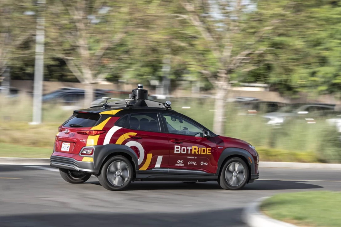 1624287-Large-38971-HyundaiAutonomousCarsHittheStreetsinIrvineCalifornia.jpg