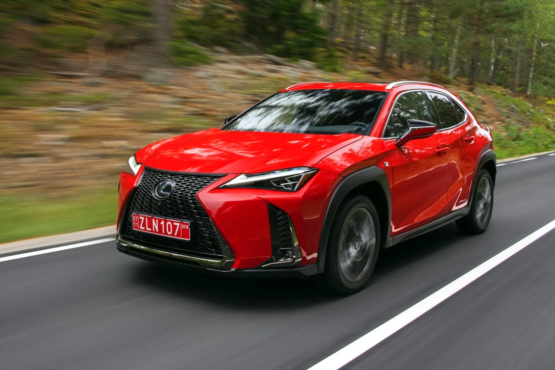 1602784-11-לקסוס UX השקה 2018 (1).jpg