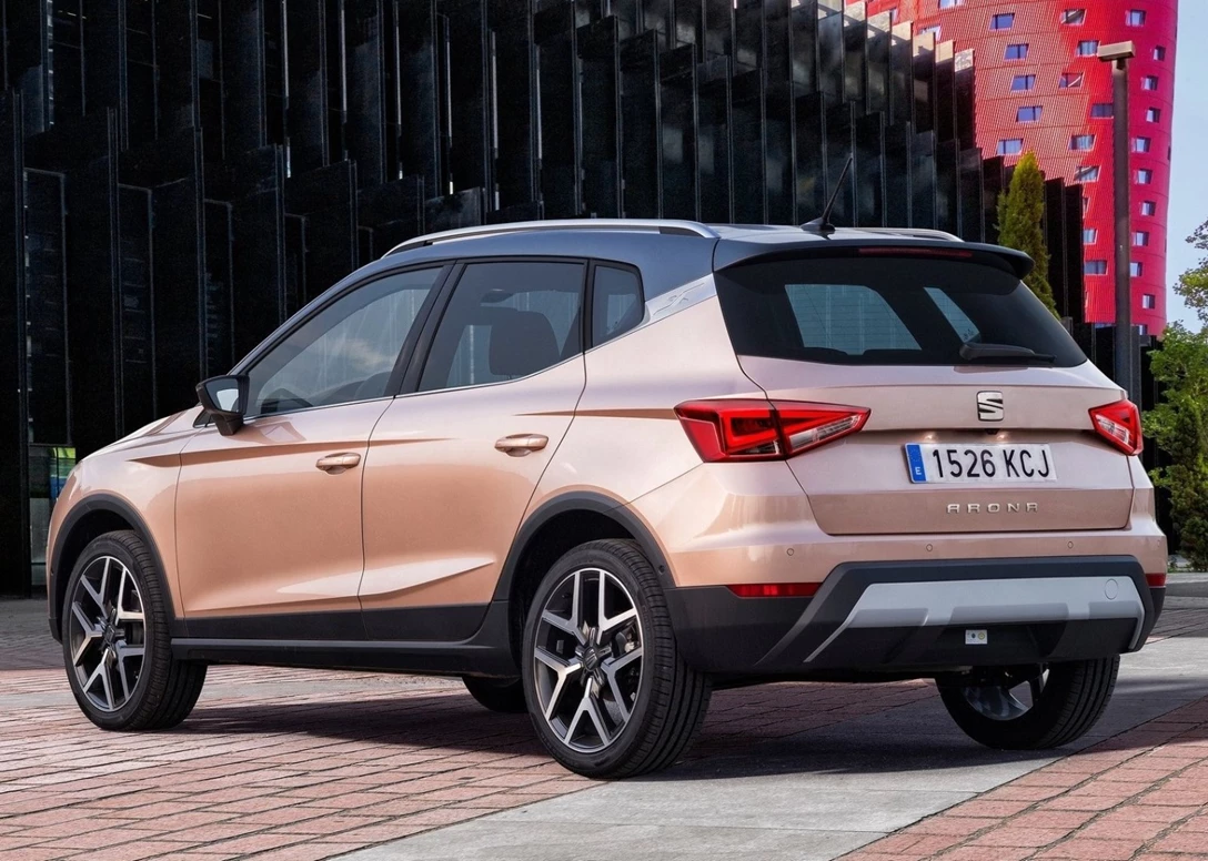 1639795-Seat-Arona-2021-04.jpg