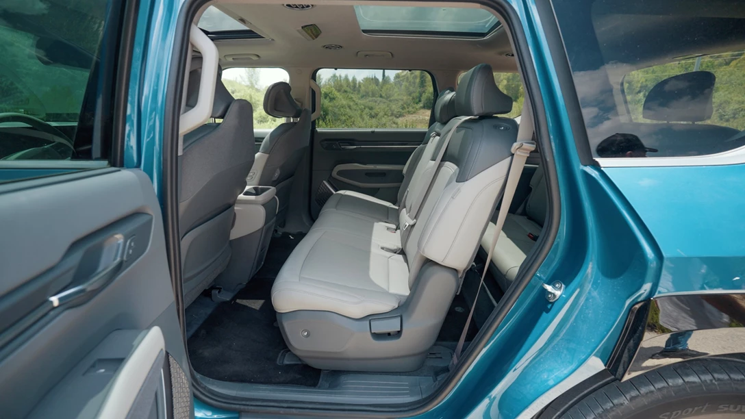 1698889-KIA EV9 2024.02_01_09_11.Still141-min.jpg