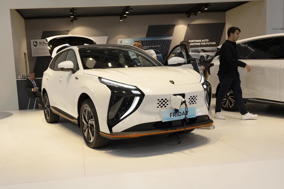 1688045-FORTYHINGS FRIDAY-min.jpg