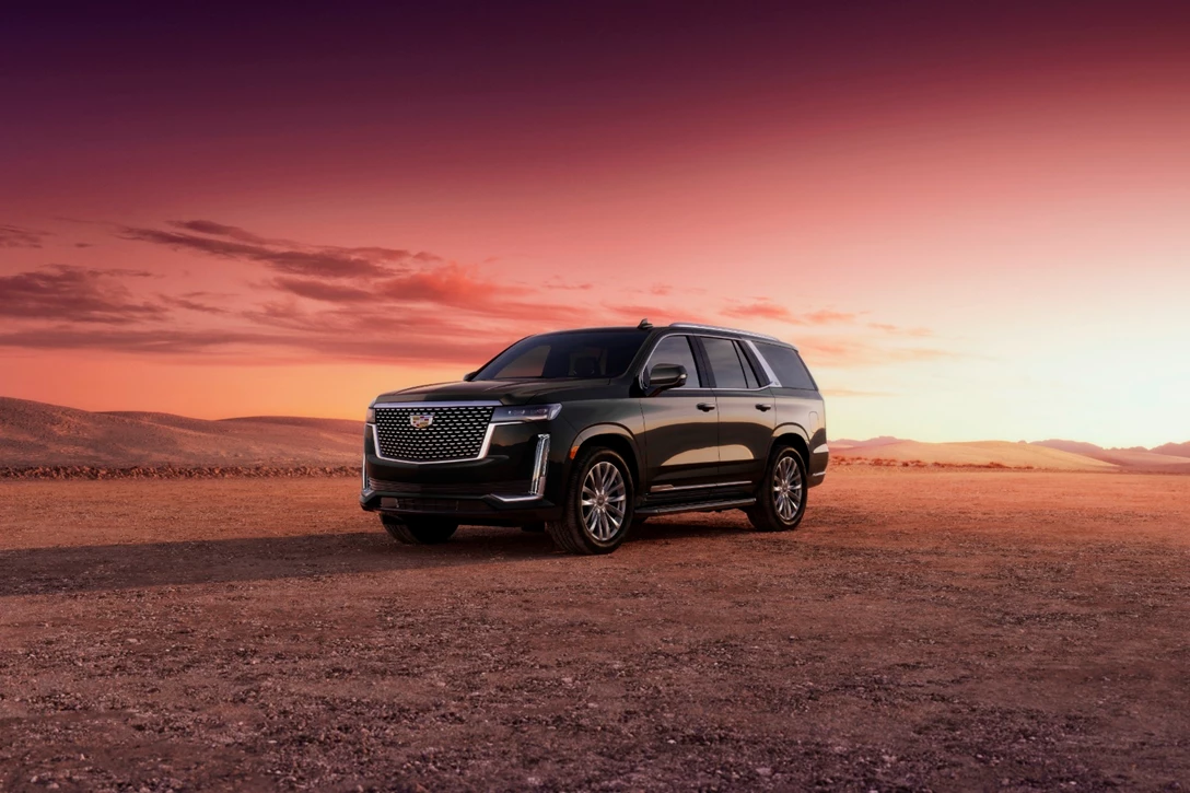 1667001-2023-cadillac-escalade-luxury-001.jpg