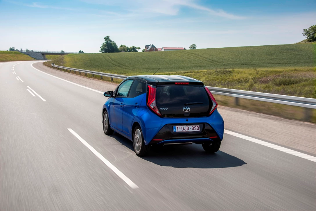 1597136-AYGO_Blue_004.JPG