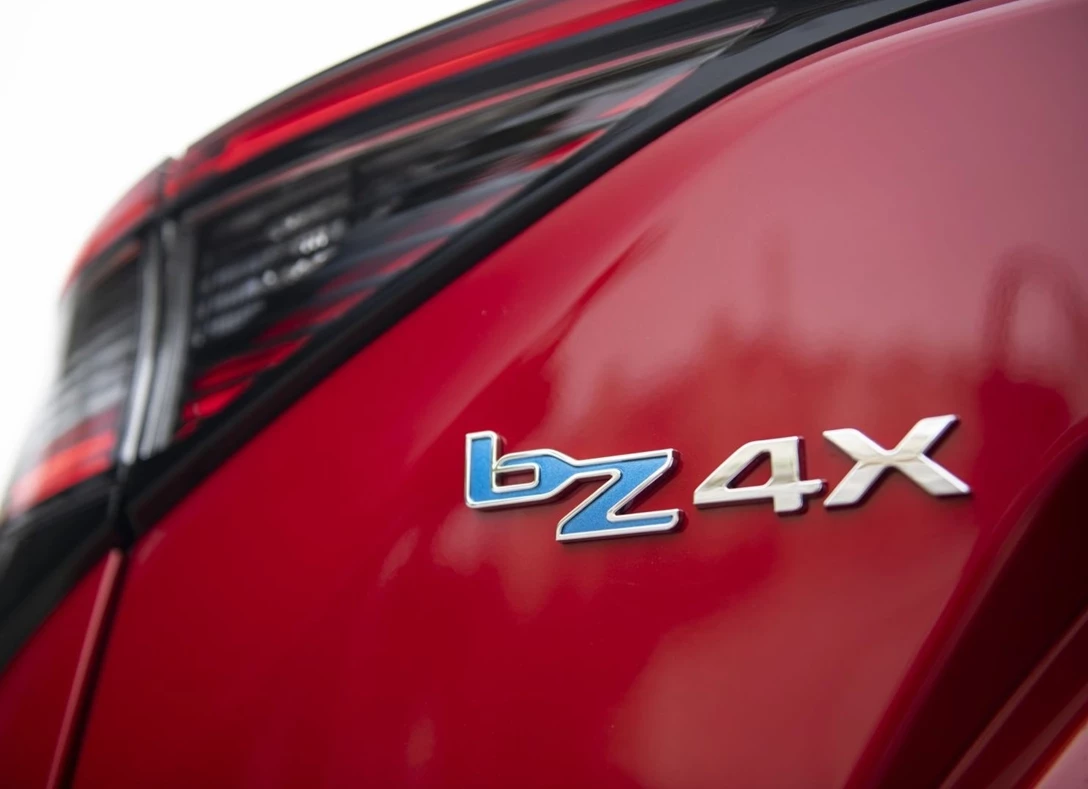 1676340-Toyota-bZ4X-2023-15.jpg