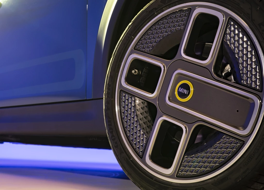 1695310-Mini-Cooper_Electric-2024-25.jpg