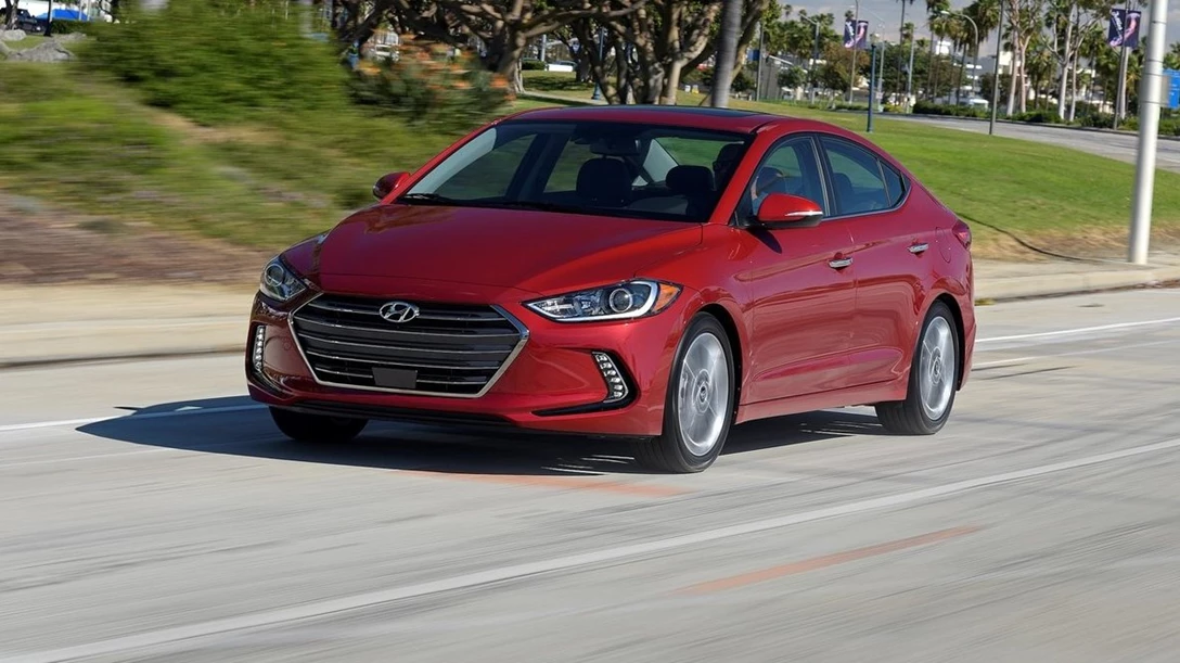 1682901-Hyundai-Elantra-2017-1280-07.jpg