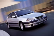 Toyota-Avensis-1998-2003-01.jpg